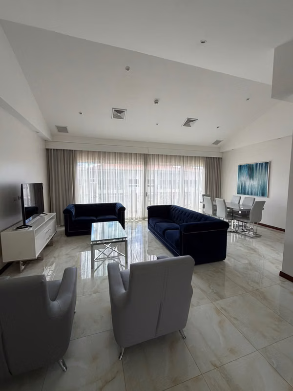 Apartamento en Alquiler en Escazú, 3 Habitaciones y 2 Parqueos