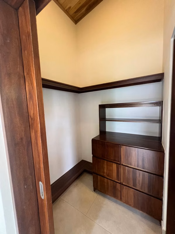 Casa Nueva y Moderna en Atenas — $400,000 USD