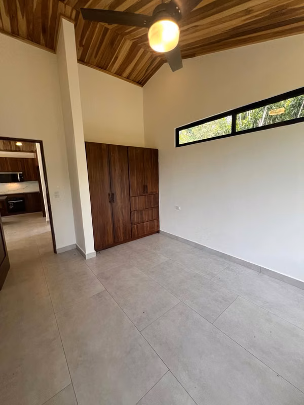Casa Nueva y Moderna en Atenas — $400,000 USD