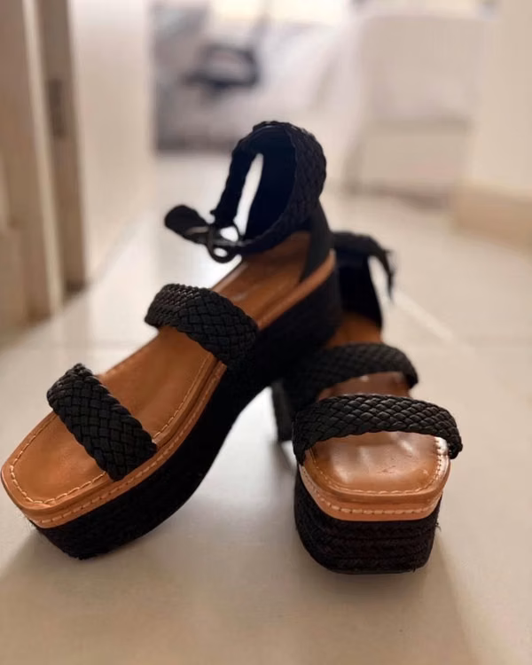 Sandalias cuña color negro