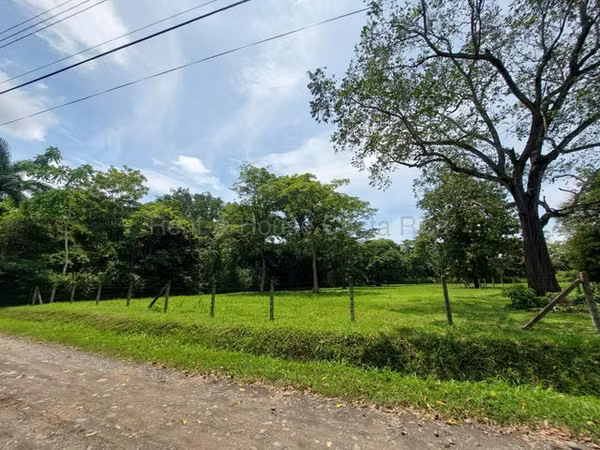 Venta de Lote Plano en Coyolar de Orotina.  MJM