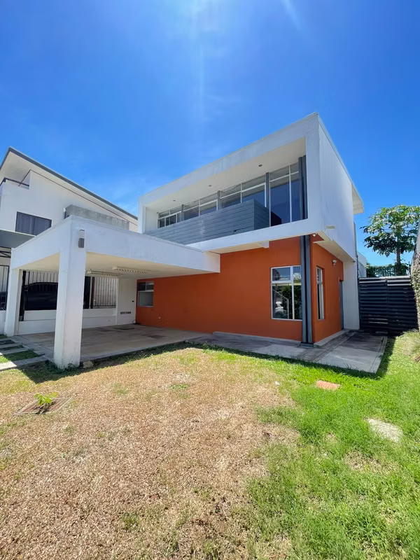 ALQUILER CASA GRANDE EN TURRÚCARES DE ALAJUELA