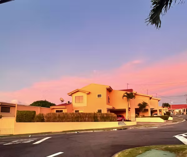 CASA EN ALQUILER EN LA ZONA ROSA DE HEREDIA