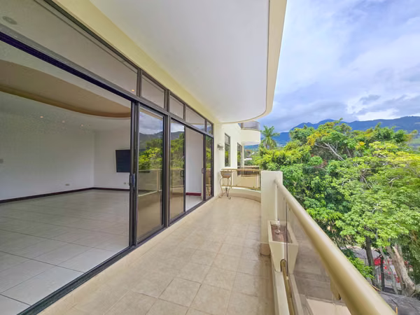 219 m2 apartment with 3 bedrs + office and views in San Rafael Escazu