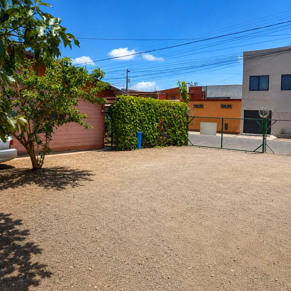 House with lot of 1,783 m ² and workshop in San Sebastián, San José