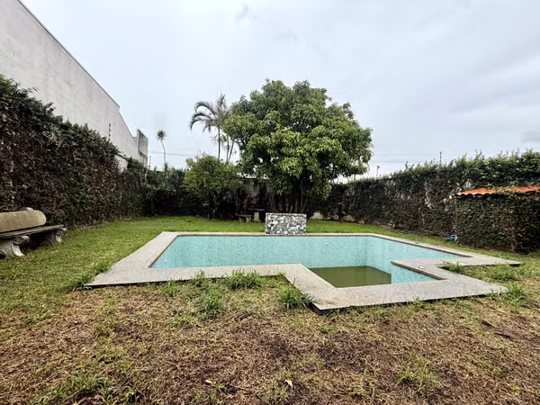 SE VENDE AMPLIA CASA EN LOMAS DE CARIARI -  HEREDIA