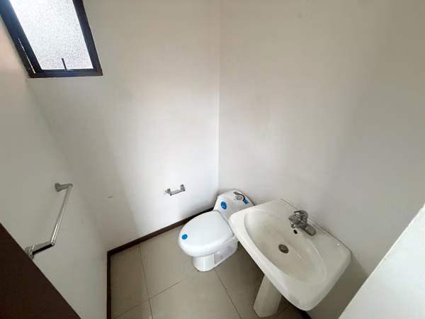 SE VENDE AMPLIA CASA EN LOMAS DE CARIARI -  HEREDIA
