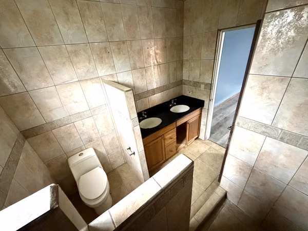 SE VENDE AMPLIA CASA EN LOMAS DE CARIARI -  HEREDIA
