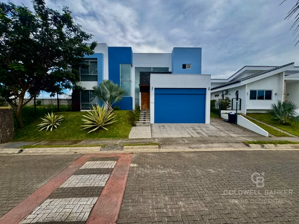 Fully Furnished Contemporary Residence in Condominio Montezuma