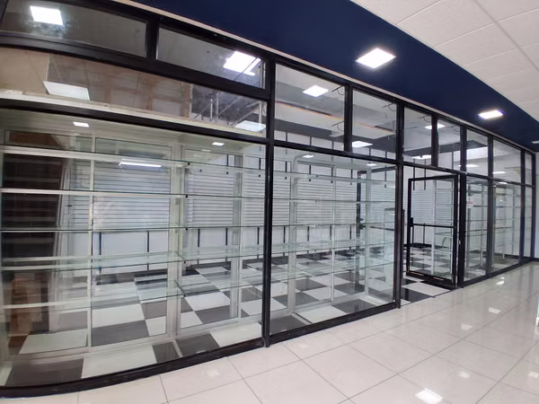 ALQUILER DE LOCAL COMERCIAL EN OFICENTRO PLAZA MAYOR ROHRMOSER