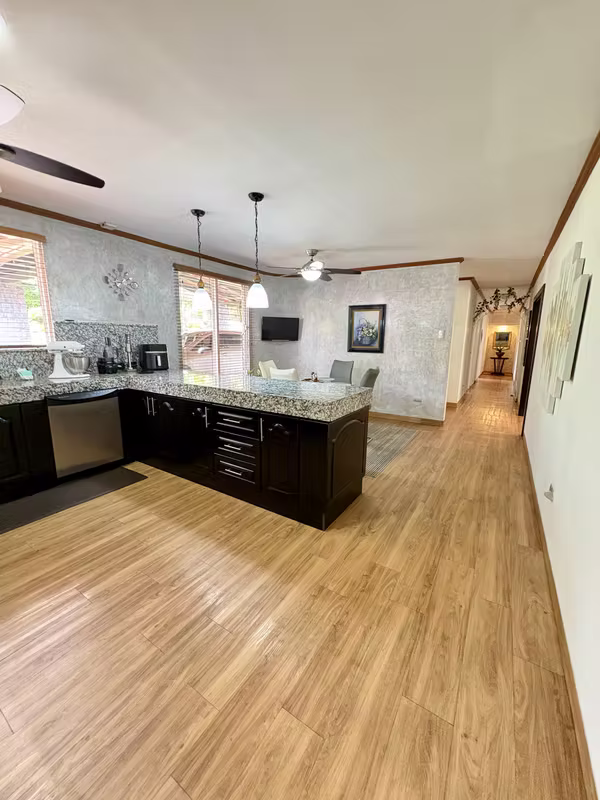 ALQUILER DE PROPIEDAD COMERCIAL EN SANTA ANA — TERRENO DE 2,510 M² CON USO DE SUELO MIXTO