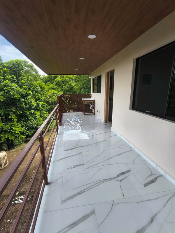 Apartamento Nuevo de 2 Habitaciones en Barrio Mercedes de Atenas 480,000