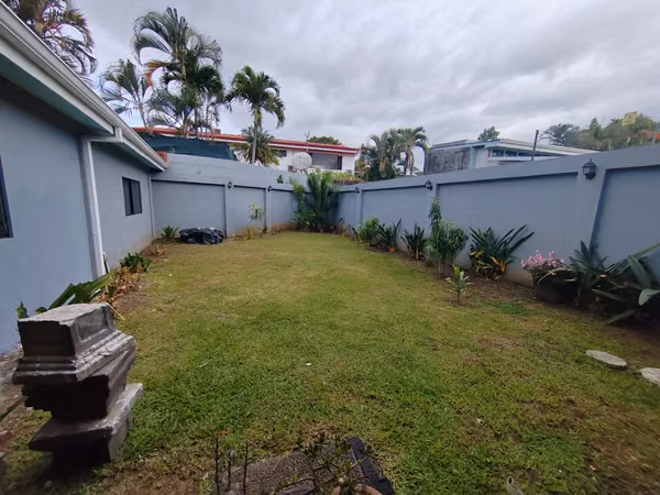 Casa en alquiler en Escazú con apartamento independiente