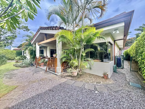 Casa Palm One level home 4 rooms in Santa Ana