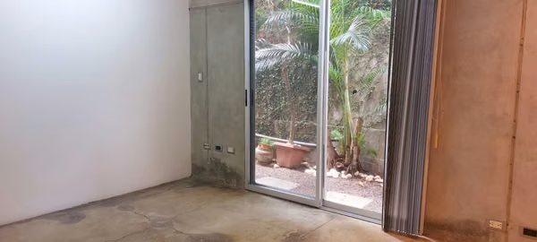 Se alquila oficina en Santa Ana 14 m² | Servicios incluidos