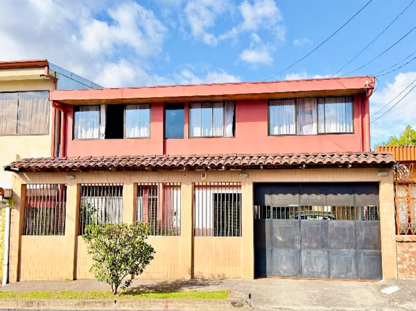 Two independent houses for sale in Barrio Córdoba, Zapote.