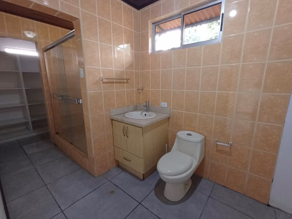 SE VENDE AMPLIA Y HERMOSA CASA
