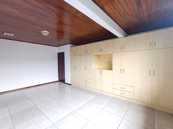 SE VENDE AMPLIA Y HERMOSA CASA
