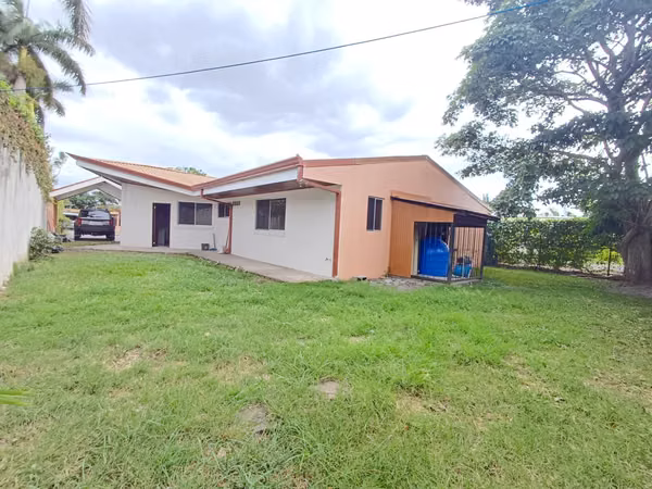 SE VENDE AMPLIA Y HERMOSA CASA