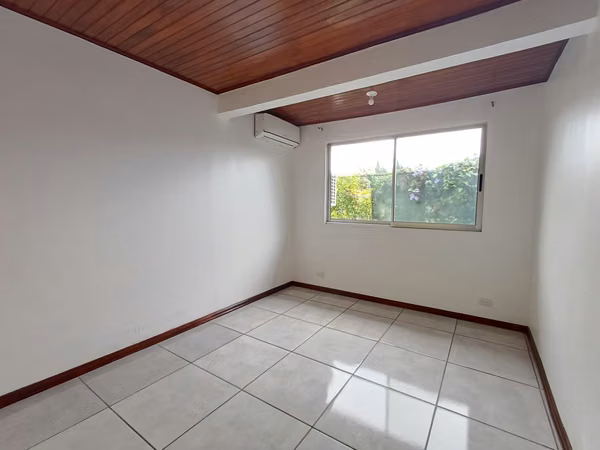 SE VENDE AMPLIA Y HERMOSA CASA