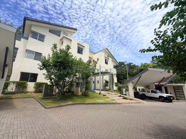 Venta de Apartamento en Piedades de Santa Ana. 26-2122