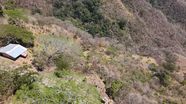 Oportunidad de Inversión: 44 Hectáreas con Agua Propia y Luz a 20 Min. de Nosara