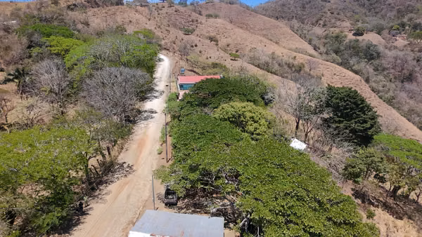 Oportunidad de Inversión: 44 Hectáreas con Agua Propia y Luz a 20 Min. de Nosara