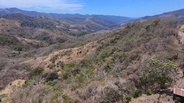 Oportunidad de Inversión: 44 Hectáreas con Agua Propia y Luz a 20 Min. de Nosara