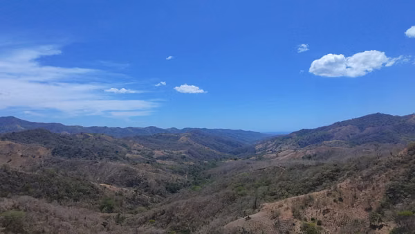 Oportunidad de Inversión: 44 Hectáreas con Agua Propia y Luz a 20 Min. de Nosara