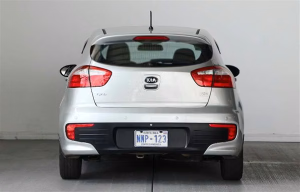 KIA RIO 2016 MANUAL GASOLINA PLATEADO