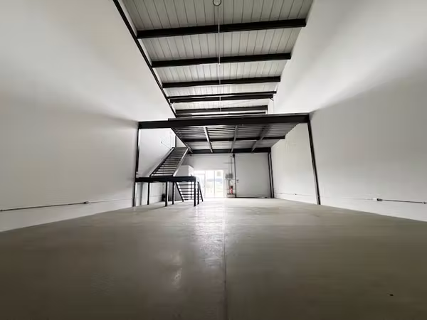 Venta Bodegas Nuevas Escazú Guachipelín 240m2