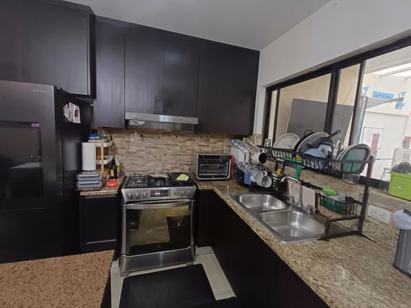 SE VENDE AMPLIA &amp; MODERNA CASA