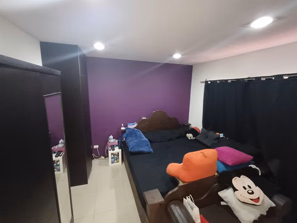 SE VENDE AMPLIA &amp; MODERNA CASA