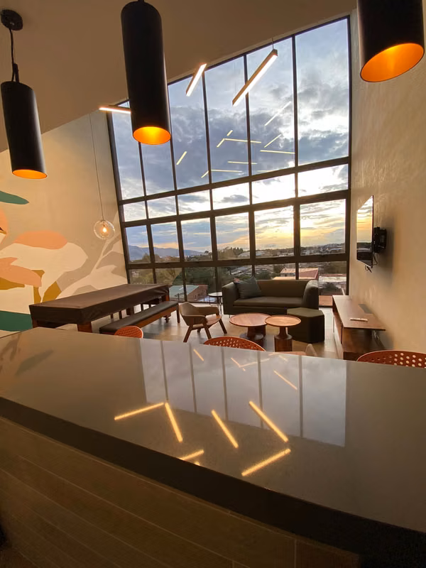 Apartamento Amoblado en Alquiler – Torre 984