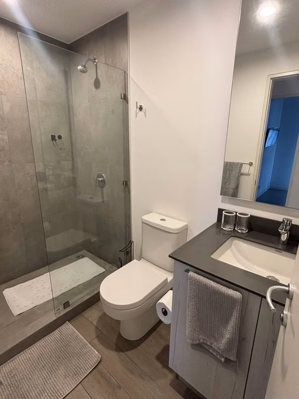 Apartamento Amoblado en Alquiler – Torre 984
