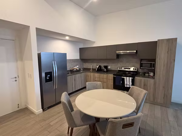 Apartamento Amoblado en Alquiler – Torre 984