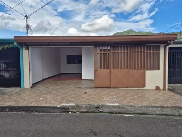 CASA EN VENTA, UBICADA EN URBANIZACION SAN DIEGO.