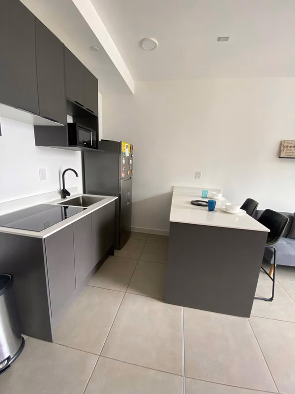 Studio Amueblado en Alquiler BÖ Escalante | Balcón y Piscina