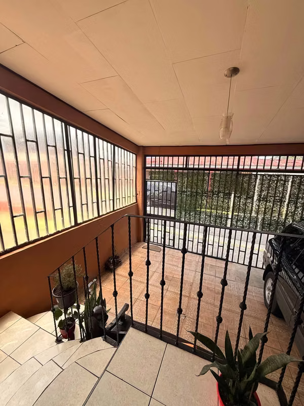 Casa en Venta en San Francisco de Heredia | 3 Habitaciones, Sala de TV y Cocina con Granito