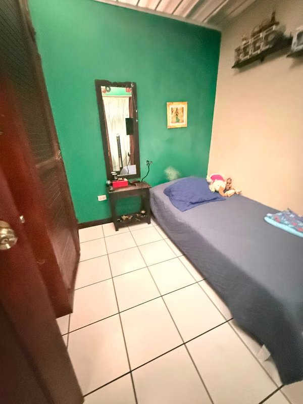 Casa en Venta en San Francisco de Heredia | 3 Habitaciones, Sala de TV y Cocina con Granito