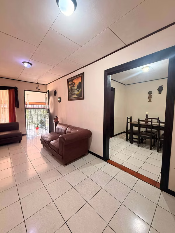 Casa en Venta en San Francisco de Heredia | 3 Habitaciones, Sala de TV y Cocina con Granito