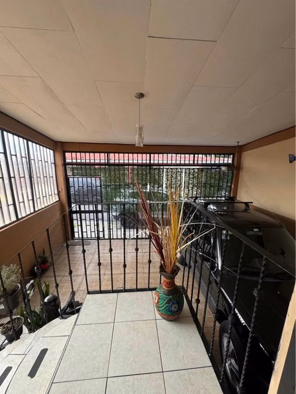 Casa en Venta en San Francisco de Heredia | 3 Habitaciones, Sala de TV y Cocina con Granito