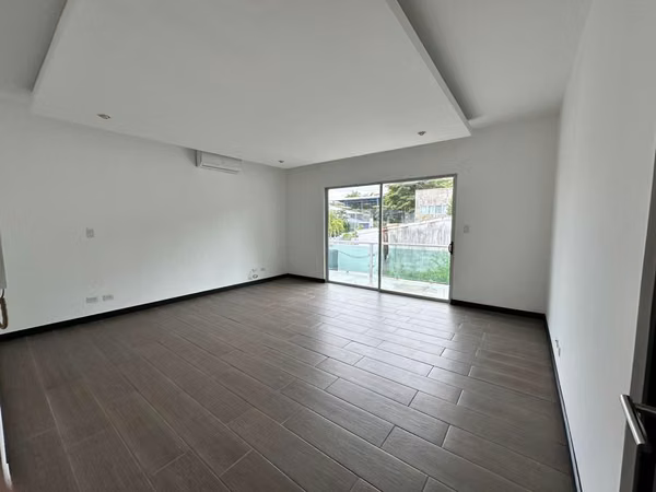 TREJOS-ESCAZU! MODERNA CASA DE 3 NIVELES/4HAB/3.5 BAÑOS Y LINEA BLANCA