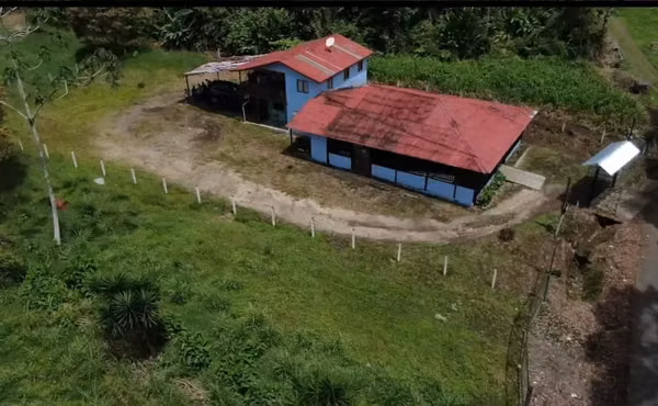 VENDO TERRENO CON USO DE SUELO MIXTO EN TURRIALBA-CARTAGO.