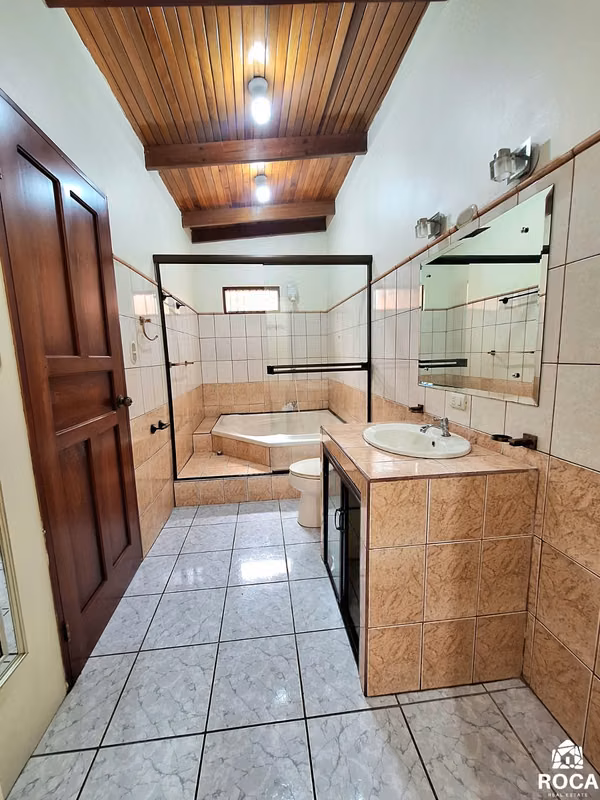 Venta de casa en el centro de San Isidro del General
