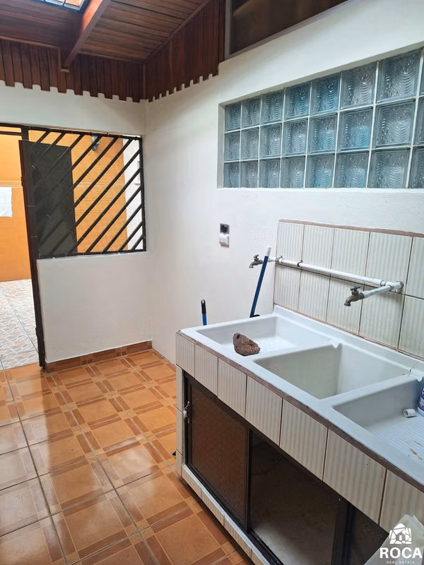 Venta de casa en el centro de San Isidro del General