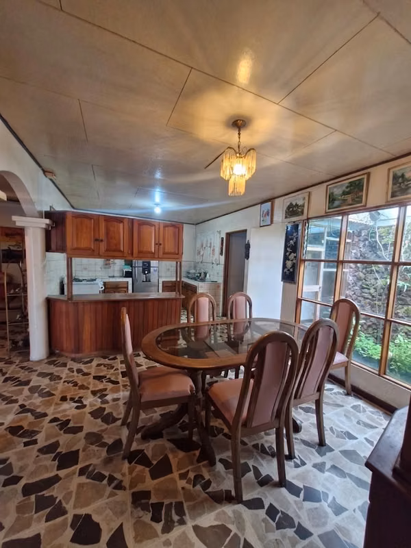 VENTA DE CASA CON AMPLIO TERRENO Y APARTAMENTO INDEPENDIENTE, SAN RAFAEL DE HEREDIA
