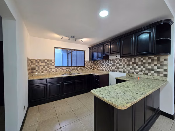 Spacious condo house in Guachipelín Norte – Ideal for Seniors $1650