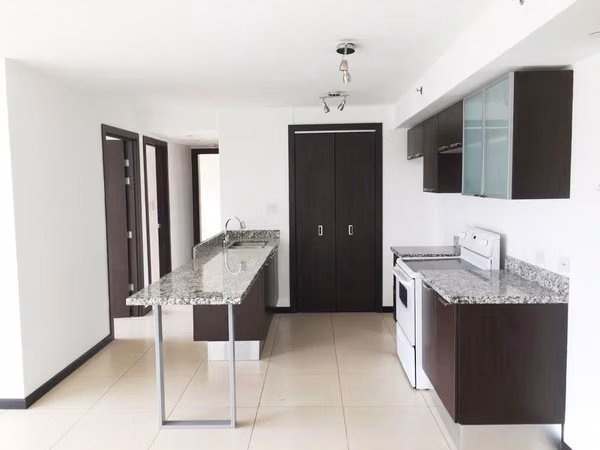 Apartamento en piso 10, full amedidades, Rohrmoser $ 1650