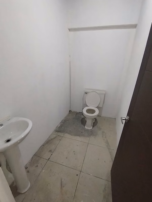 En alquiler local nuevo para su negocio cerca de Calle principal Desamparados. P.P ID 43329